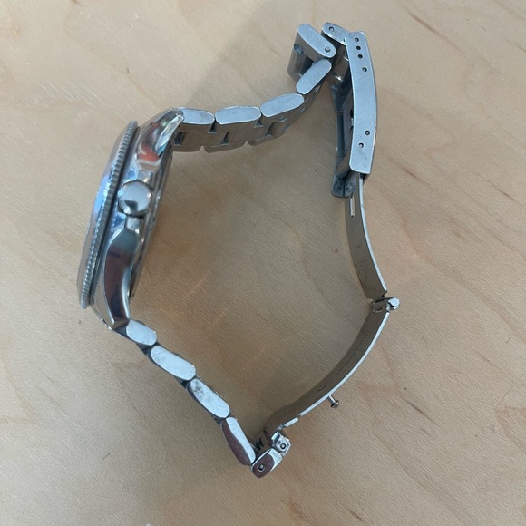 Women’s large face fossil watch💕 - Picture 2 of 3